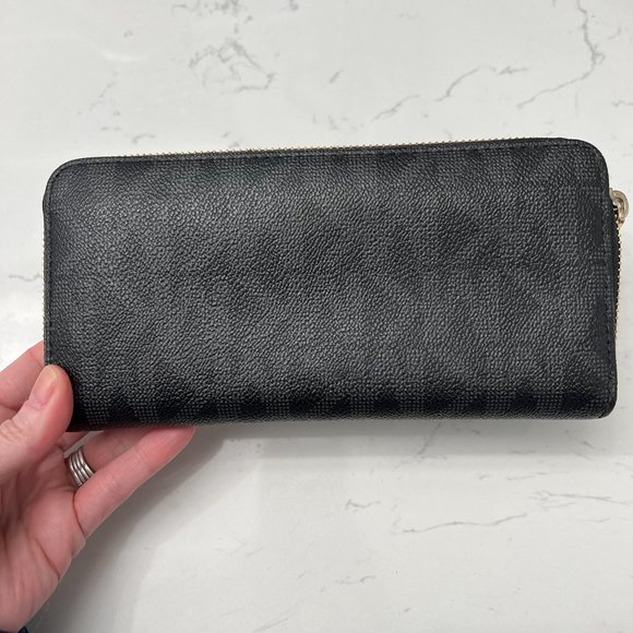 **SALE** Authentic Michael Kors large signature tote & wallet - Picture 8 of 12